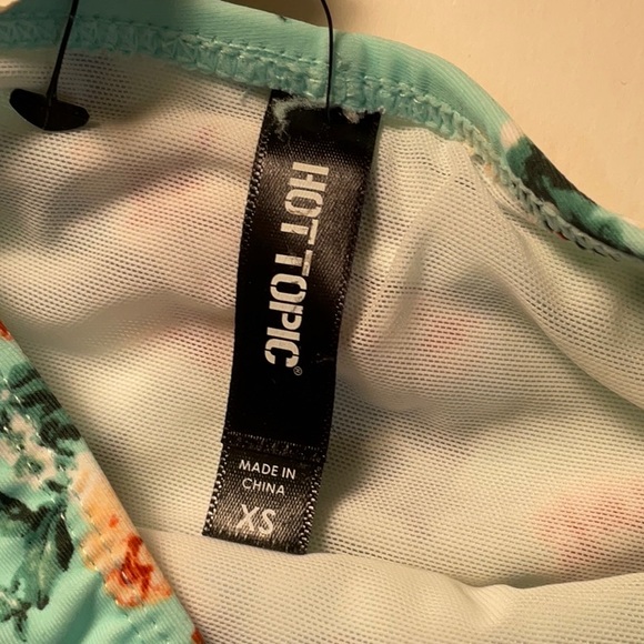 B10 Hot Topic Tea Rose Bikini Swim Bottom XS S Floral Print - Picture 6 of 6